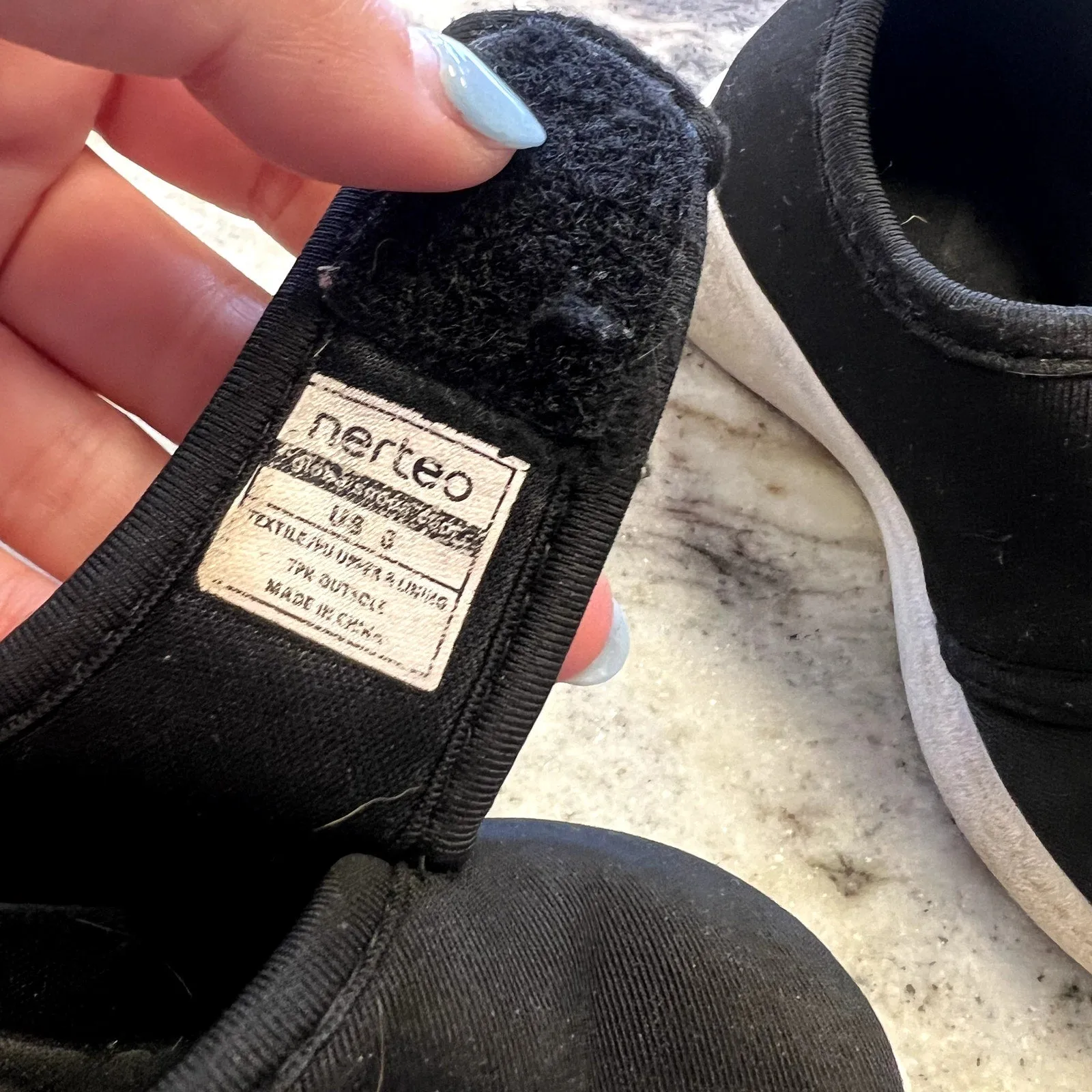 Nerteo Toddler Girls Black Slip On Sneakers Size 6